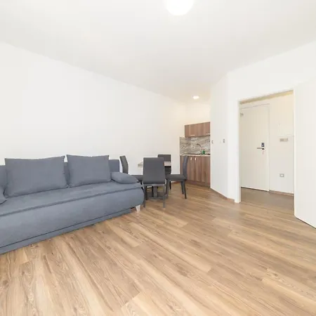 Moderni S Terasou A Vyhledem Apartment